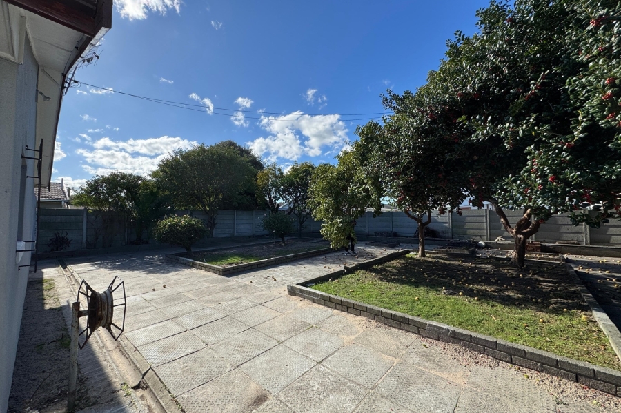 To Let 4 Bedroom Property for Rent in Goodwood Estate Western Cape